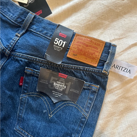 Levi Jean Shorts - Mid Rise 501 - Picture 4 of 7